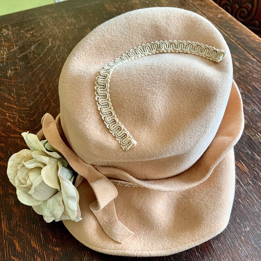 Vintage Wool White Blossom Hat - Picture 3 of 6